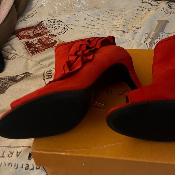 Red open toe heels - Picture 6 of 6